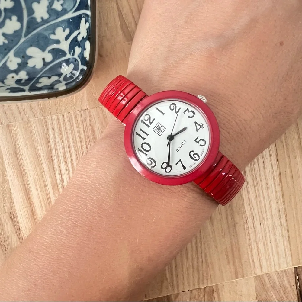 Time ladies red and white bracelet watch NEW BATTERY